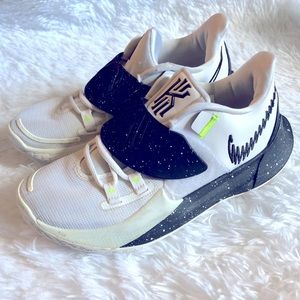 KYRIE LOW 3 Team ‘White Black’